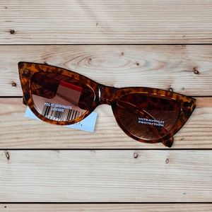 Vintage style cat eye sunglasses